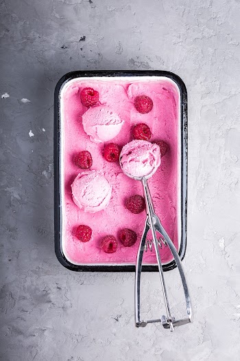 Free raspberry ice-cream image, public | Free Photo - rawpixel