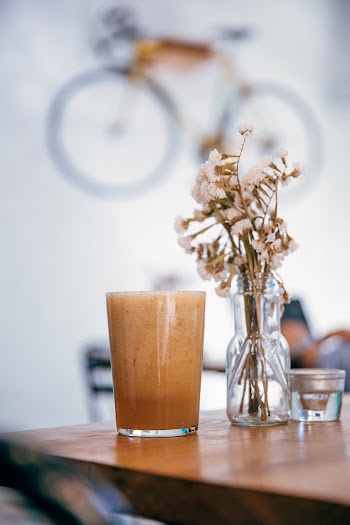 Free smoothie glass with vase | Free Photo - rawpixel