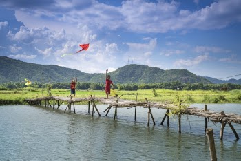 Free stock photo of asian children, bridge, children