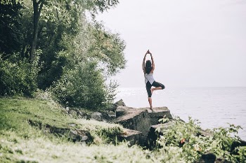 Free woman stands on a rock | Free Photo - rawpixel