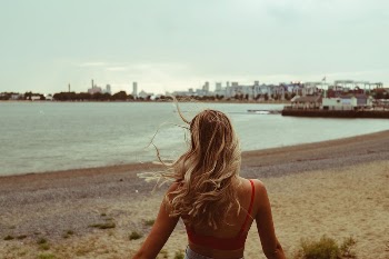 Free women in a beach | Free Photo - rawpixel