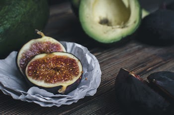Fresh figs and avocado 