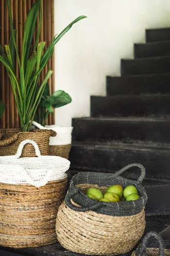 Fresh ripe green apples in wicker basket