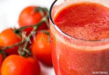 Fresh tomato juice macro shot