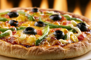 Freshly Baked Vegetable Pizza with Vibrant Toppings
