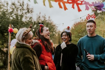 Friends celebrating Christmas at home | Free Photo - rawpixel