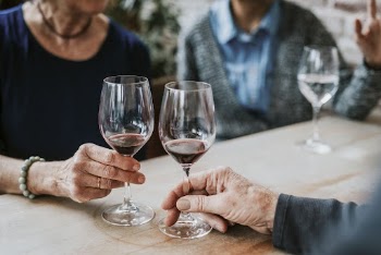 Friends drinking wine at restaurant | Free Photo - rawpixel
