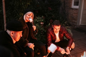 Friends enjoying s'mores and marshmellow | Free Photo - rawpixel