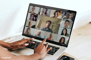 Friends having a video call during the coronavirus pandemic | Free  photo - 2335458