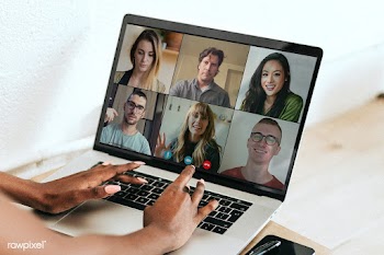 Friends having a video call during the coronavirus pandemic | Free  photo - 2335460