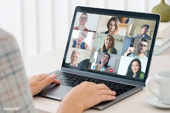 Friends having a video call during the coronavirus pandemic | Free  photo - 2335467
