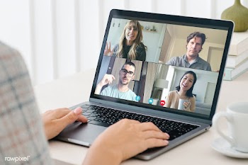 Friends having a video call during the coronavirus pandemic | Free  photo - 2335479