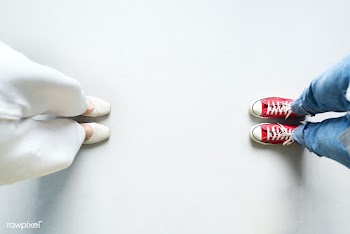 Friends standing with a space between themselves due to social distanc.. | Free  photo - 2295840