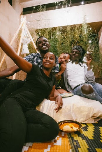 Friends Taking a Groupfie · Free Stock Photo
