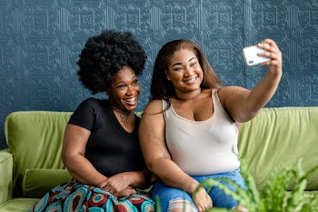Friends taking a selfie together  | Free stock photo | High Resolution image