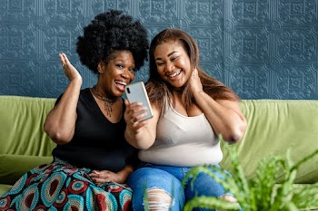 Friends taking a selfie together  | Free stock photo | High Resolution image