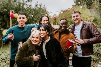 Friends with drinks in hand | Free Photo - rawpixel