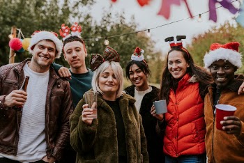Friends with drinks in hand | Free Photo - rawpixel