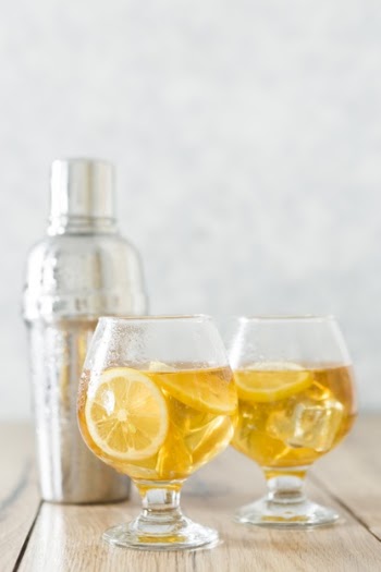 Front view of glasses with lemon drink Free Photo