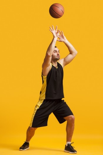 Front view of male&nbsp;basketball player dunking Free Photo
