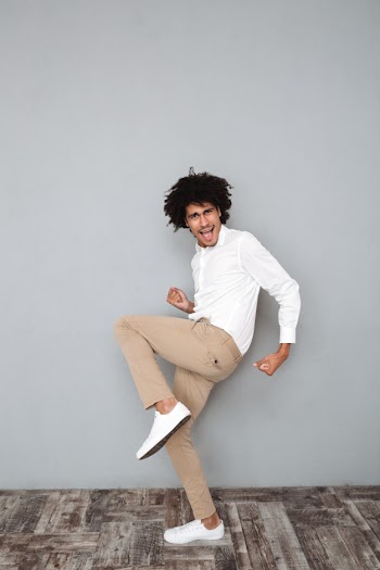 Full length portrait of a happy excited african man Free Photo