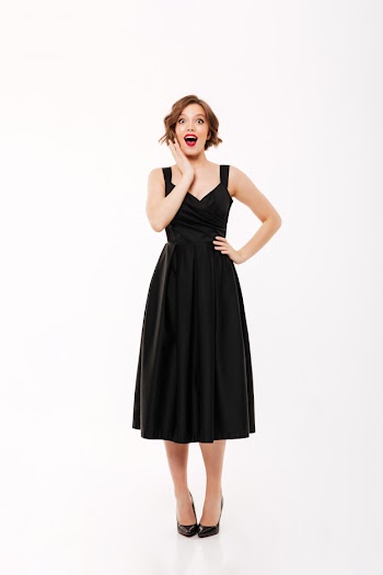 Full length portrait of a happy girl dressed in dress Free Photo
