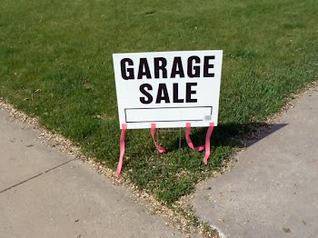 Garage_sale_sign.jpg