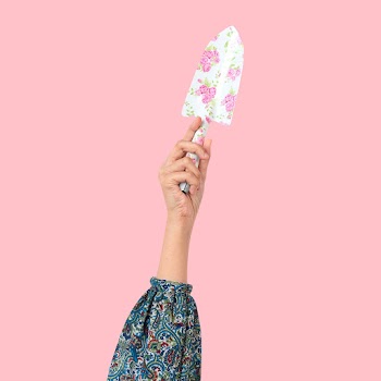 Gardening shovel with floral pattern | Free stock photo | High Resolution image