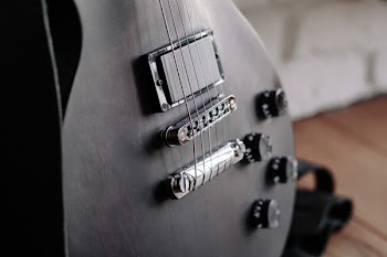 Gibson electric guitar