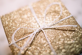 Gift box bow