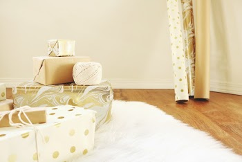 Gifts on White fjur
