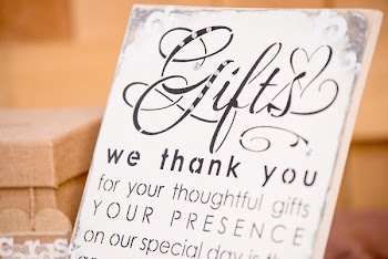 Gifts Table Decor