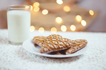 Gingerbread cookies and milk 2