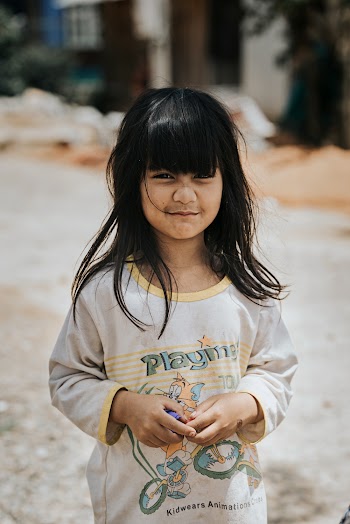 Girl Wearing White Long-sleeved Shirt Photo