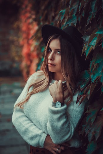 Girl Wearing White Sweater Close-up Photo