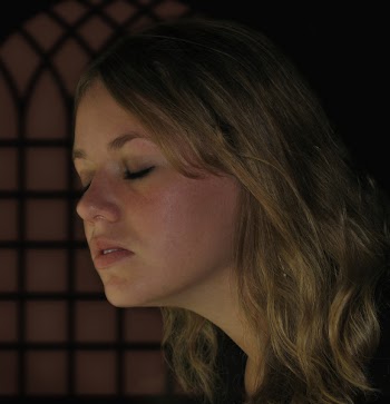 girlpraying.jpg