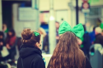          Girls Dressed For Paddys Day Free Photo     