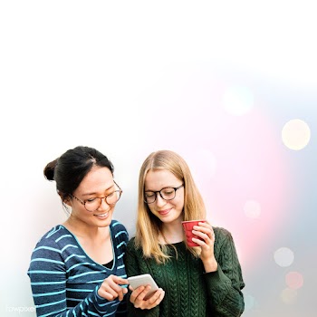 Girls on social media | Free stock psd mockup - 580802