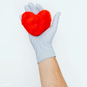 Gloved hand holding a fluffy red heart | Free  photo - 2350884