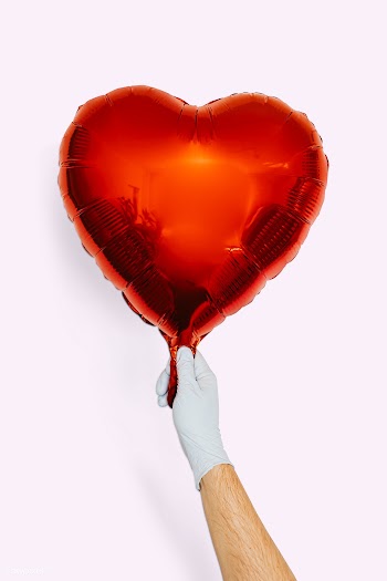 Gloved hand holding a red heart shaped balloon mockup | Free  psd mockup - 2350852