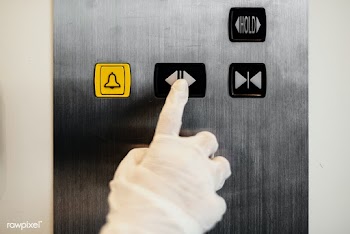 Gloved hand pressing an elevator button to prevent coronavirus contami.. | Free  photo - 2290758