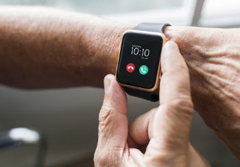 Gold-colored Smartwatch