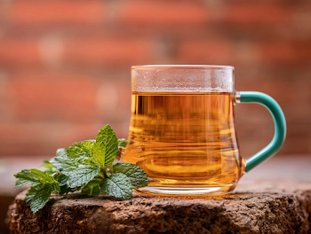 Golden Amber Herbal Tea with Fresh Mint