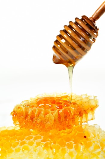 golden honey pouring
