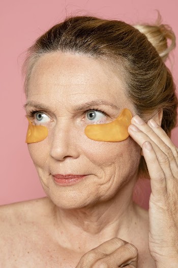 Golden under-eye patches for tired | Free Photo - rawpixel