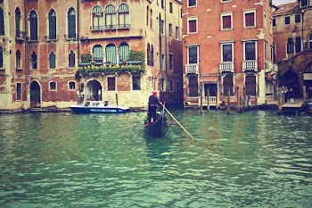          Gondola in Venice Free Photo     