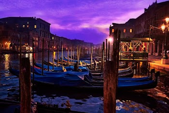 gondolas pn water