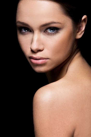 Gorgeous girl with beautiful face Free Photo