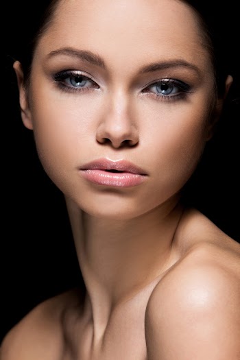 Gorgeous girl with beautiful face Free Photo