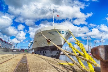 Gray and Black Ship Docked